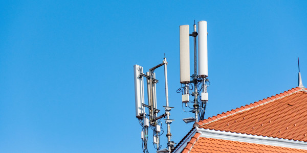 Redacción / Implantación / Legalización de Proyectos ICT en Madrid · Instalación - Legalización y mantenimiento de redes de alta velocidad