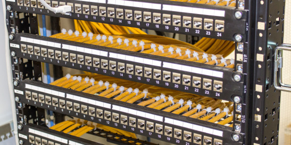 Instalación / Implantación / Legalización de ICT en Madrid · Diseño e implementación de redes cableadas e inalámbricas
